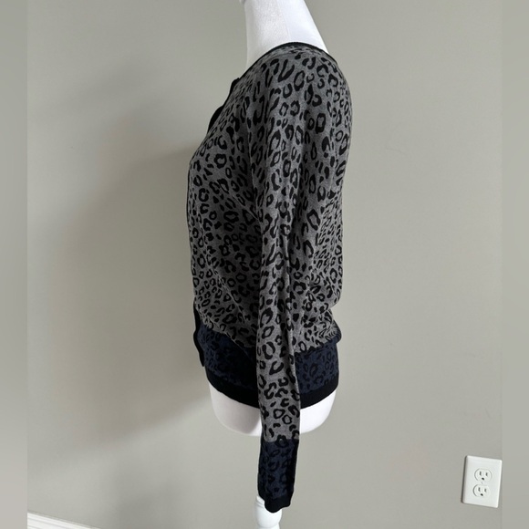Leopard Print Women's Sweater - Gray and Black Foxcroft Sz S - Picture 2 of 8